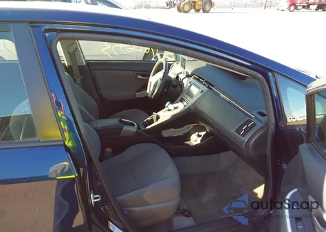 2014 Toyota Prius Three z USA, uszkodzony, nr VIN JTDKN3DU6E1777048